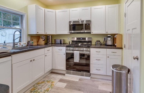 Town of Richmond House | Pet-Friendly Honeoye Cottage Rental Walk to Lake!