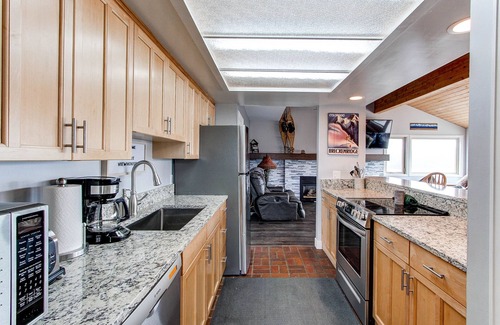Silverthorne House | Pet Friendly, Hot Tub, Close proximity to ski resorts