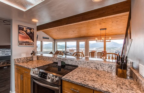 Silverthorne House | Pet Friendly, Hot Tub, Close proximity to ski resorts