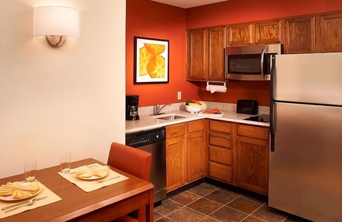 Waukegan Hotel | Pet-friendly Hotel! 3 Relaxing 2BR Suites with Free Breakfast, Outdoor Pool!