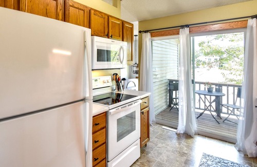 Weber House | Pet-Friendly Iowa City Home with Backyard & Deck!