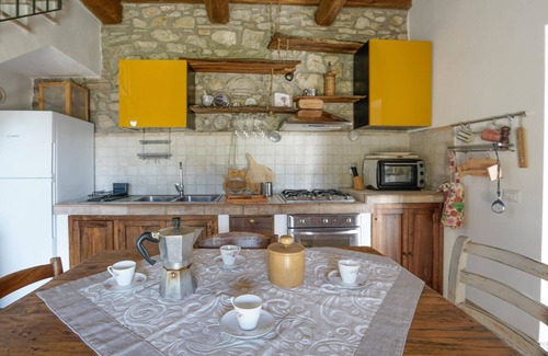 Campiglia d'Orcia House | Pet friendly home in Campiglia D'orcia