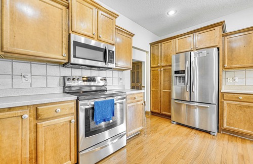 Johnston House | Pet-Friendly Johnston Getaway w/Deck & Yard!