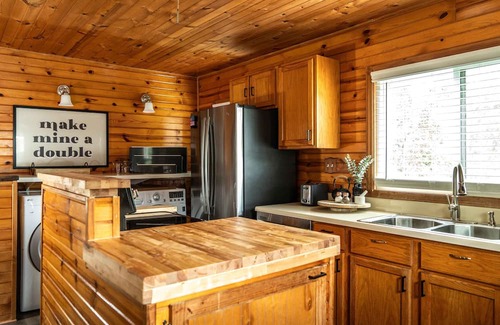 Lake Geneva House | Pet Friendly Lake Geneva Getaway for 6!