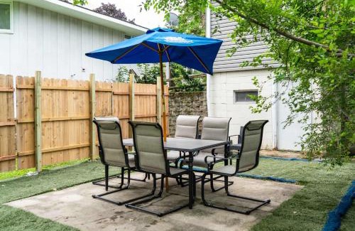 Lake Geneva House | Pet Friendly Lake Geneva Getaway for 6