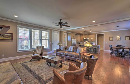 Reynolds Landing House | Pet-Friendly Lake Oconee Home in Gated Community!