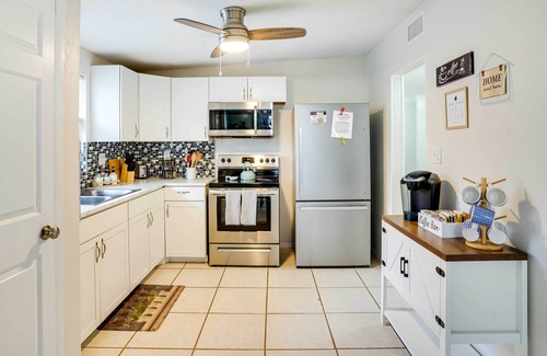 Lake Somerset House | Pet-Friendly Lakeland Escape w/Private Pool!