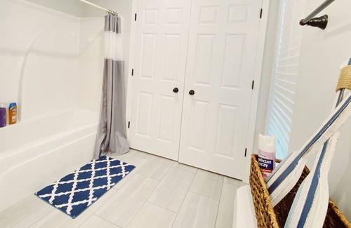 Covington Cottage | Pet Friendly Lone Oak Cottage - Central + Serene
