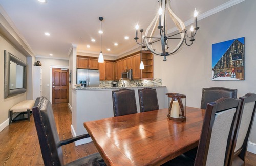 Telluride Condo | Pet-Friendly Luxury Residence With Riverside Balcony, High-End Amenities