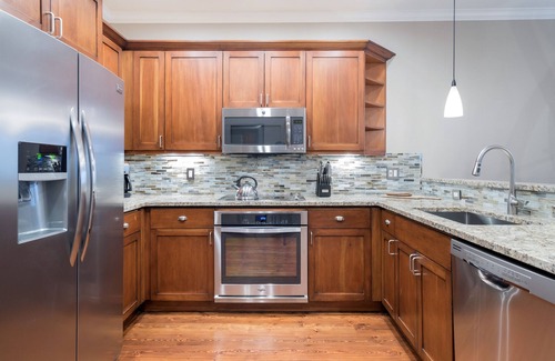 Telluride Condo | Pet-Friendly Luxury Residence With Riverside Balcony, High-End Amenities