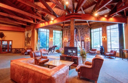 Mount Charleston Hotel | Pet-Friendly Mountain Escape w/Free Parking, Game Lounge & Seasonal Fun