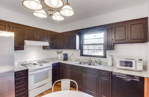 Merriam House | Pet-Friendly Merriam Home < 2 Mi to Downtown!