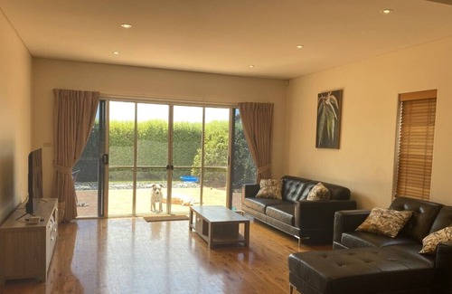 Port Lincoln House | Pet Friendly, Modern Townhouse With sea Views Looking Over Boston Bay