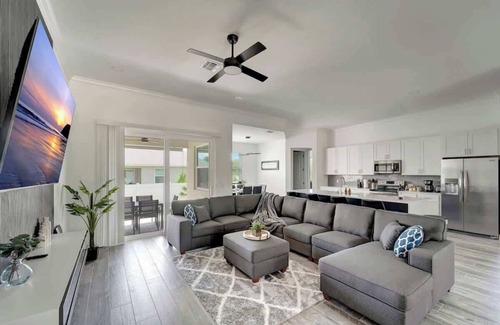 Osprey House | Pet-Friendly Modern Retreat Near Siesta Key