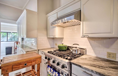 Natchez Cottage | Pet-Friendly Natchez Home: Walk to Downtown!