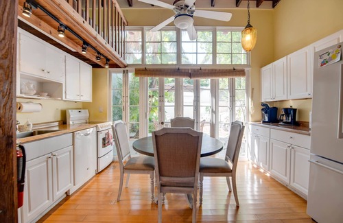 Historic Seaport Apartment | Pet Friendly, Near Duval - Rose Petal Petite Suite