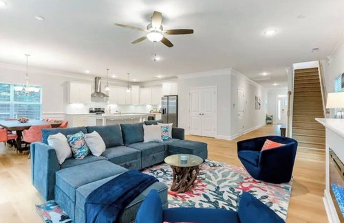 East Ocean View House | Pet Friendly; Newly Built; 1 Block to the Beach