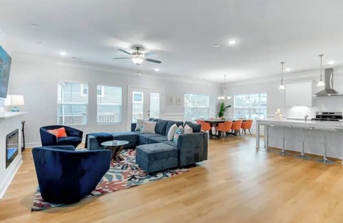 East Ocean View House | Pet Friendly; Newly Built; 1 Block to the Beach