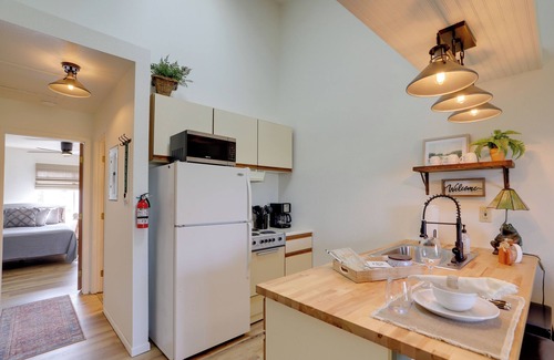 Oak Harbor Condo | Pet-Friendly Oak Harbor Condo: Walk to Lake!