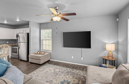 Fayetteville House | Pet-friendly Oasis: Near Uni & Park