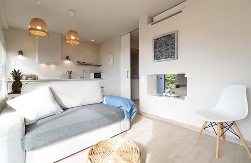 Gava Apartment | Pet-Friendly Ocean View Apartment Renovated with Sea View, Pool, Wi-Fi, A/C, Terrace & Garden