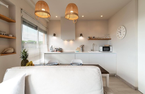 Gava Apartment | Pet-Friendly Ocean View Apartment Renovated with Sea View, Pool, Wi-Fi, A/C, Terrace & Garden