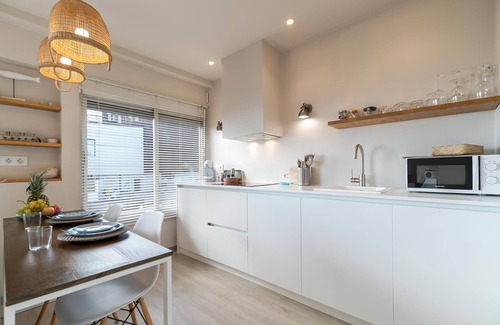 Gava Apartment | Pet-Friendly Ocean View Apartment Renovated with Sea View, Pool, Wi-Fi, A/C, Terrace & Garden