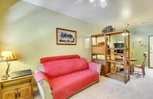 Heber Apartment | Pet-Friendly Overgaard Condo with Amenity Access!