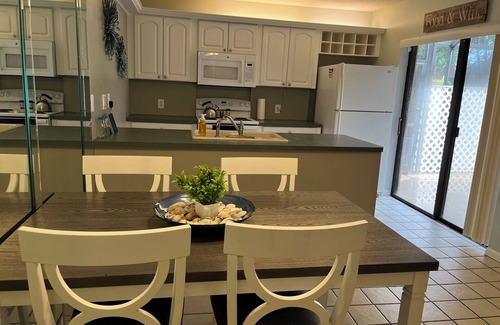 Wedgewood Of Palm Harbor House | Pet Friendly Palm Harbor Oasis