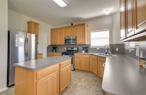 Pearland House | Pet-Friendly Pearland Home w/Yard, Near Houston!