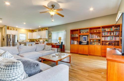 Warrington House | Pet-Friendly Pensacola Home about 2 Mi to Bruce Beach!