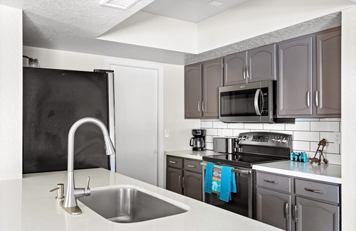 Glendale House | Pet Friendly | Pool and NEW Hot Tub!