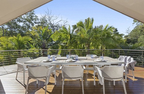 Korora House | Pet Friendly, Pool, Beachside BBQ Heaven, Sleeps 8-10
