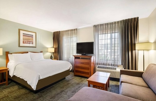 Carmel Mountain Ranch Resort | Pet-Friendly Property w/Outdoor Pool, Parking, Near Carmel Mountain Plaza