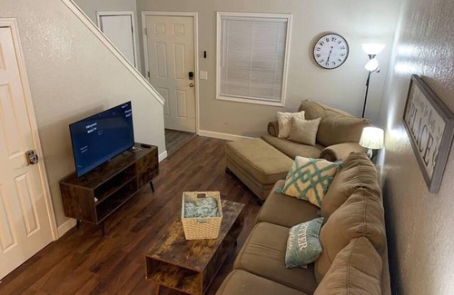 Edmond House | Pet Friendly! Quiet, Conveniently Located!