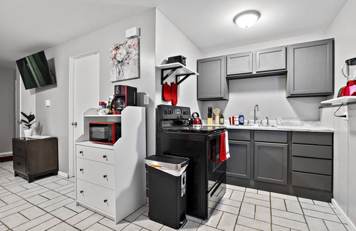 Aurora Apartment | Pet Friendly/RedStudio1116F/FastWiFi/BigTV/FreePKG/near Downtown Aurora.
