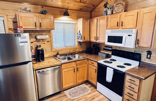 Heber Cabin | Pet Friendly Retreat in Rim Country! With a Spa!