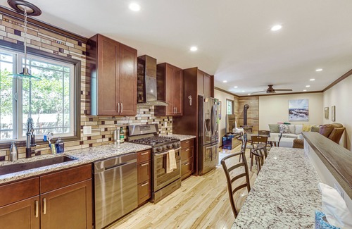 Aurora House | Pet-Friendly Retreat w/Fenced Yard in Aurora