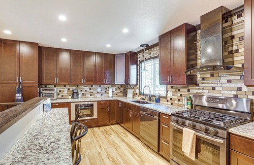 Aurora House | Pet-Friendly Retreat w/Fenced Yard in Aurora