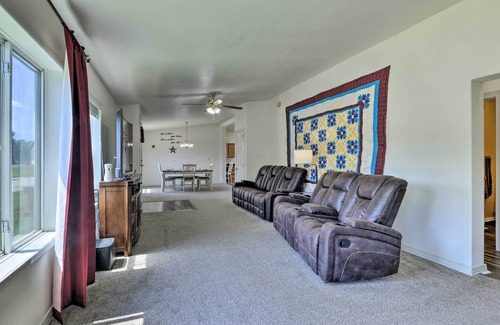 St. Joseph House | Pet-Friendly Saint Joseph Home w/ Fire Pit!