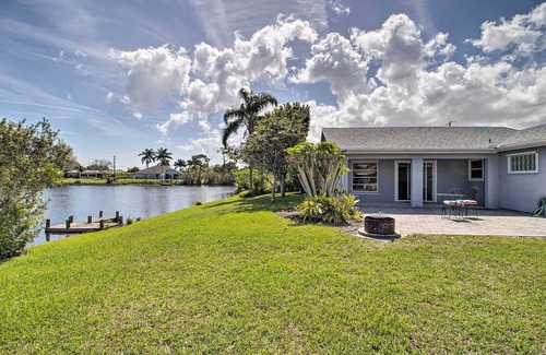 Sebastian Highlands Cottage | Pet-friendly Sebastian Home on Lake; Golf Nearby