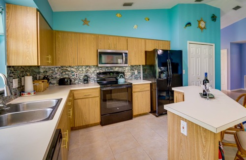 Sebastian Highlands Cottage | Pet-friendly Sebastian Home: w/Porch + Lake View!