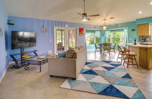 Sebastian Highlands Cottage | Pet-friendly Sebastian Home: w/Porch + Lake View!