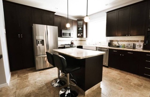 Prince George House | Pet-friendly, Spacious & Comfortable 4bedroom home— Stay in the heart of P.G.