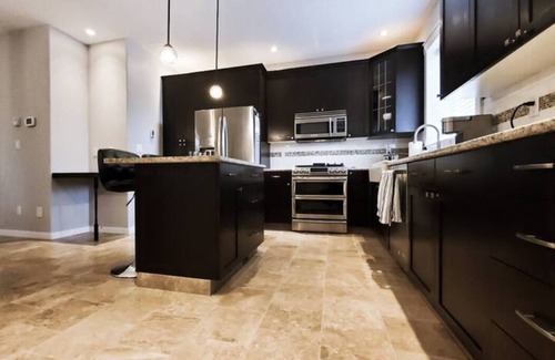 Prince George House | Pet-friendly, Spacious & Comfortable 4bedroom home— Stay in the heart of P.G.