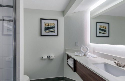 Tropic Hotel | Pet Friendly Spacious Suite Near I-95 | Pool + Free Parking | Near Indian River