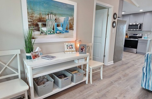 Fort Morgan House | PET FRIENDLY: Steps to the Gulf! 2nd tier beach house 3BR/2BA