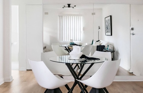 Leichhardt House | ❤️Pet Friendly Stylish Sanitised Leichhardt Centre 2Bedroom Apartment ✅🅿️➕Patio