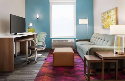 Brooklyn Park House | Pet-friendly suites minutes from Minneapolis