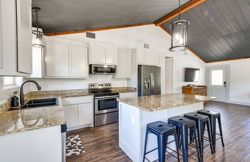 Graford House | Pet-Friendly Texas Home w/Furnished Patio & Grill